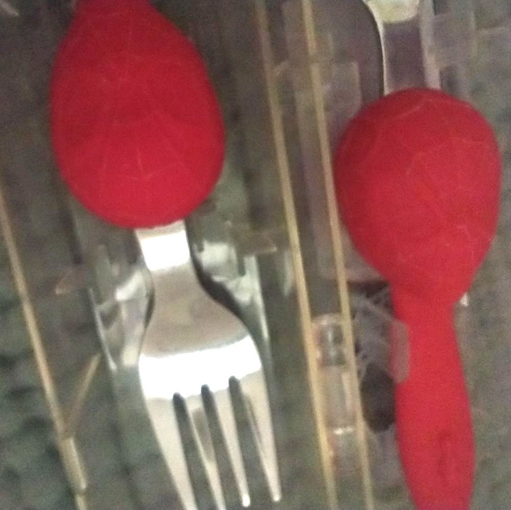 Marvel Spiderman toddler child fork and spoon set in protective carry case - Picture 9 of 13